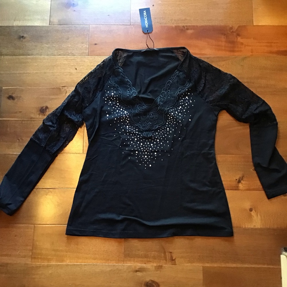 Black long sleeve top XL NWT fits like a L)